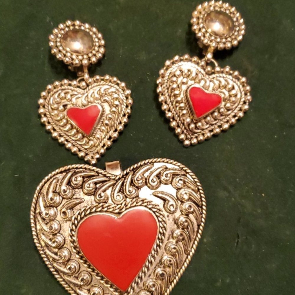 Heart shaped coral and silver jewelry set